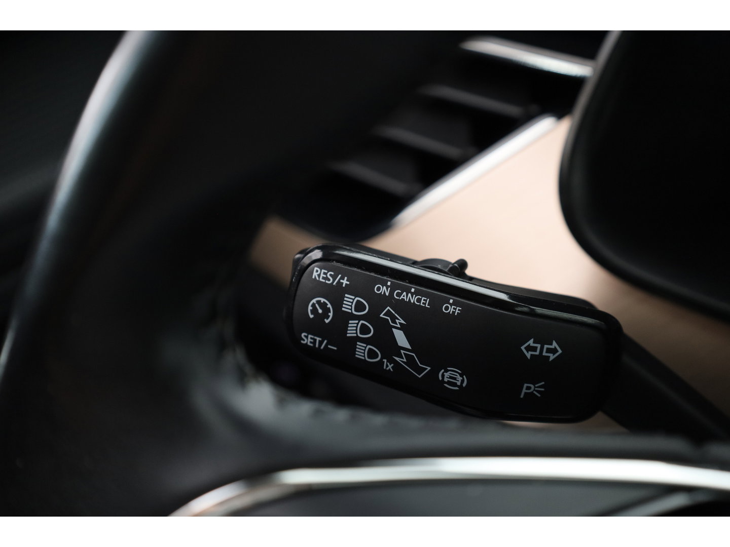 Škoda Kamiq 1.5 TSI ACT Business Edition DSG 150pk | Trekhaak | Apple CarPlay | Stoelverw. | All Seasons | Keyless | PDC A