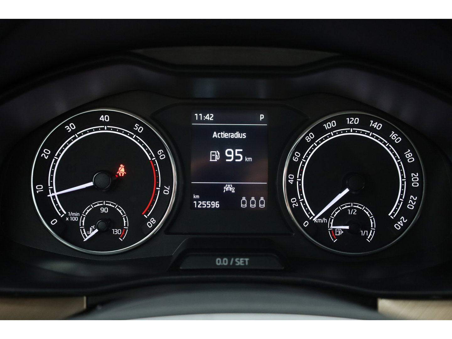 Škoda Kamiq 1.5 TSI ACT Business Edition DSG 150pk | Trekhaak | Apple CarPlay | Stoelverw. | All Seasons | Keyless | PDC A