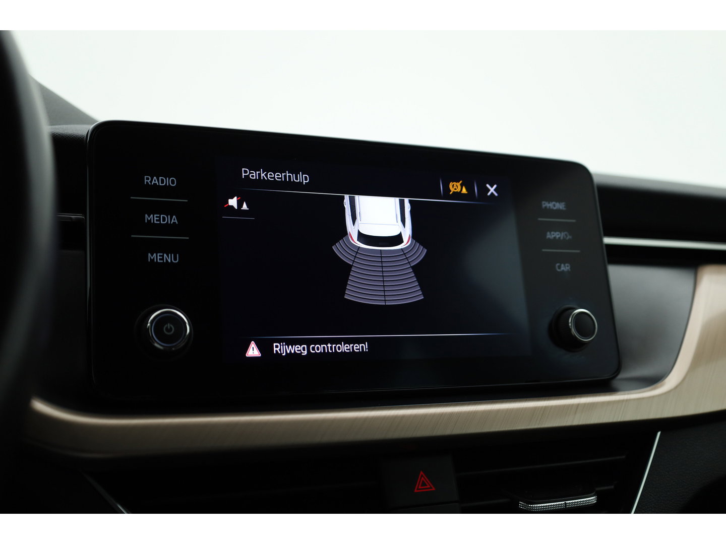 Škoda Kamiq 1.5 TSI ACT Business Edition DSG 150pk | Trekhaak | Apple CarPlay | Stoelverw. | All Seasons | Keyless | PDC A