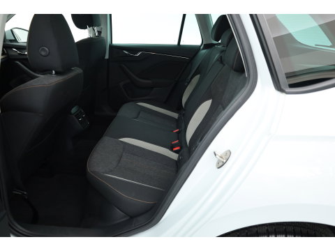 Škoda Kamiq 1.5 TSI ACT Business Edition DSG 150pk | Trekhaak | Apple CarPlay | Stoelverw. | All Seasons | Keyless | PDC A