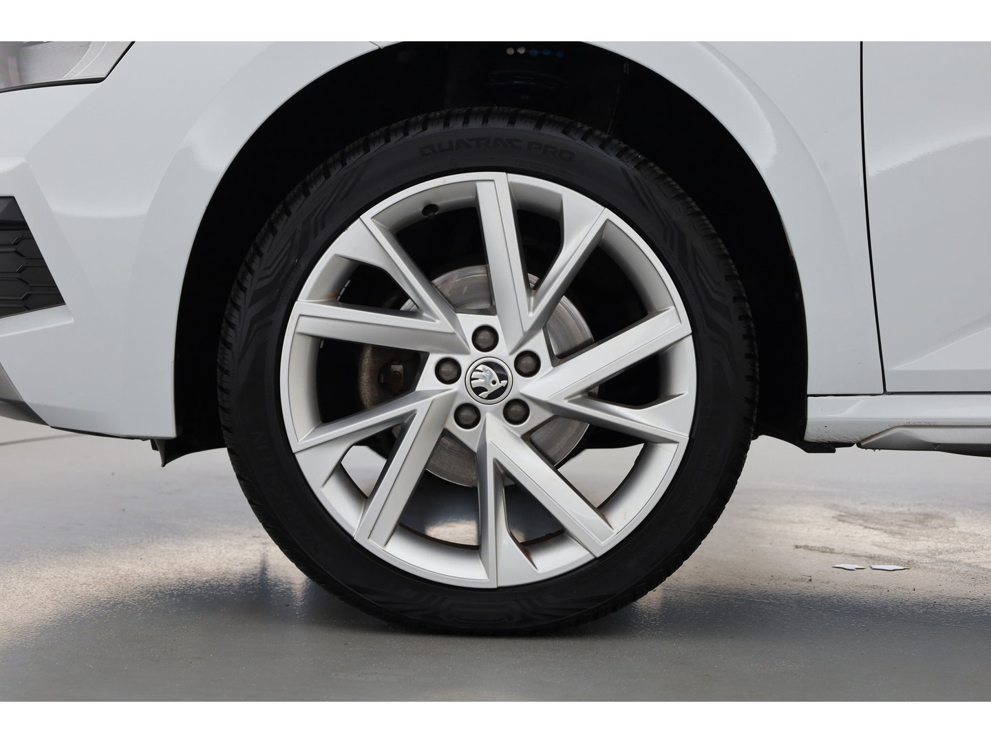 Škoda Kamiq 1.5 TSI ACT Business Edition DSG 150pk | Trekhaak | Apple CarPlay | Stoelverw. | All Seasons | Keyless | PDC A