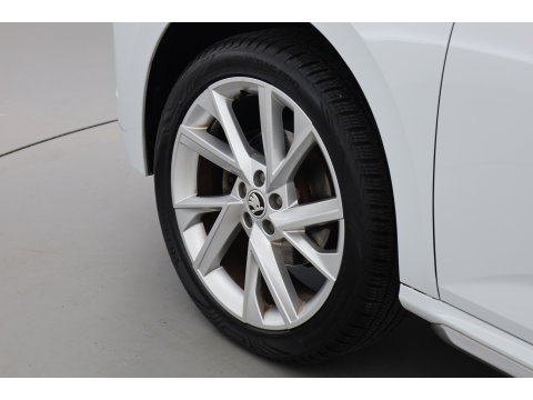 Škoda Kamiq 1.5 TSI ACT Business Edition DSG 150pk | Trekhaak | Apple CarPlay | Stoelverw. | All Seasons | Keyless | PDC A