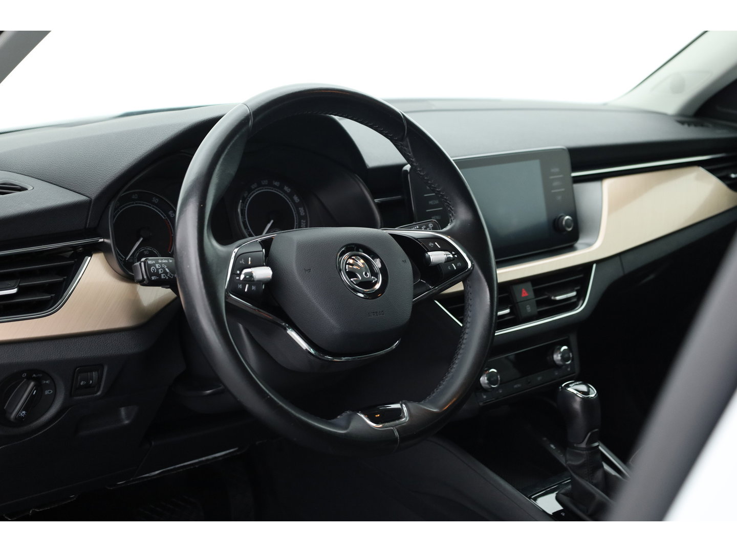 Škoda Kamiq 1.5 TSI ACT Business Edition DSG 150pk | Trekhaak | Apple CarPlay | Stoelverw. | All Seasons | Keyless | PDC A