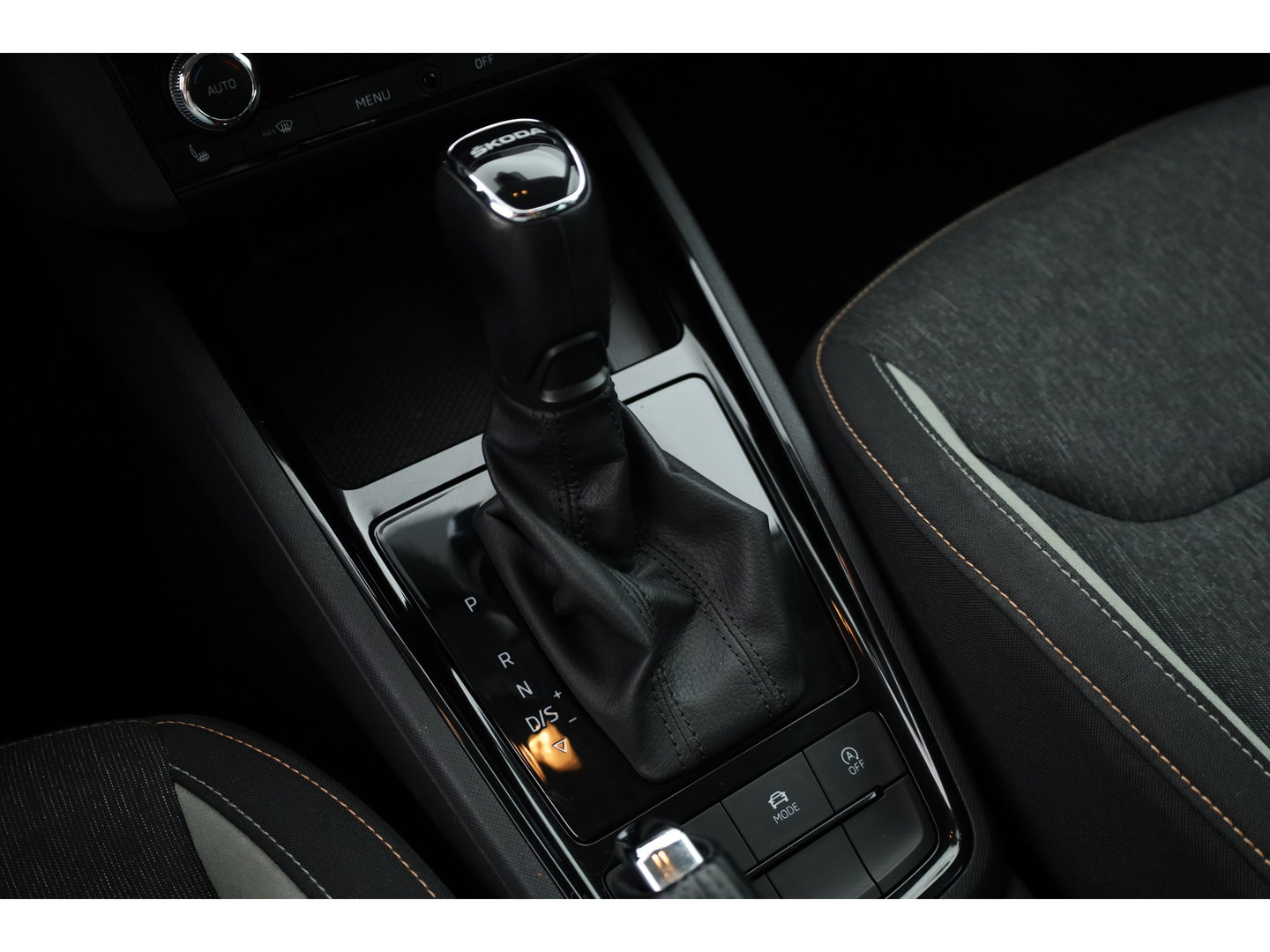 Škoda Kamiq 1.5 TSI ACT Business Edition DSG 150pk | Trekhaak | Apple CarPlay | Stoelverw. | All Seasons | Keyless | PDC A