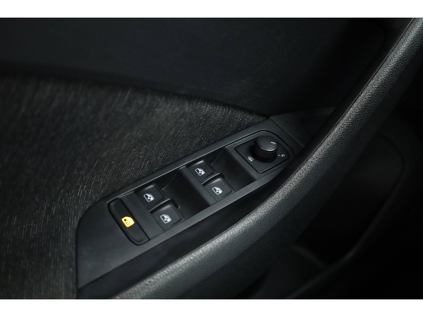 Škoda Kamiq 1.5 TSI ACT Business Edition DSG 150pk | Trekhaak | Apple CarPlay | Stoelverw. | All Seasons | Keyless | PDC A