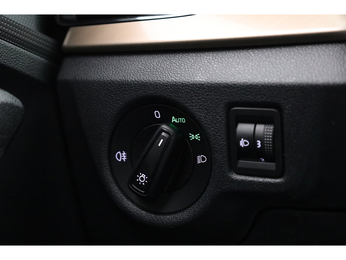 Škoda Kamiq 1.5 TSI ACT Business Edition DSG 150pk | Trekhaak | Apple CarPlay | Stoelverw. | All Seasons | Keyless | PDC A