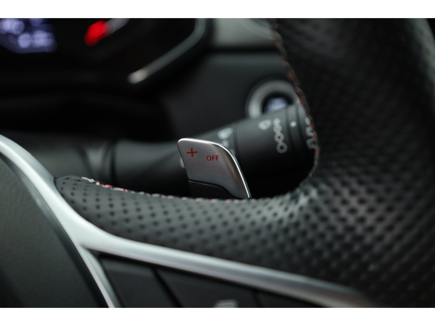 Renault Captur 1.3 mild hybrid 160 R.S. Line | Rijklaar! | Adapt. Cruise | 360cam | Apple Carplay | Navi | Keyless | Park Assist | Dodehoekdet.