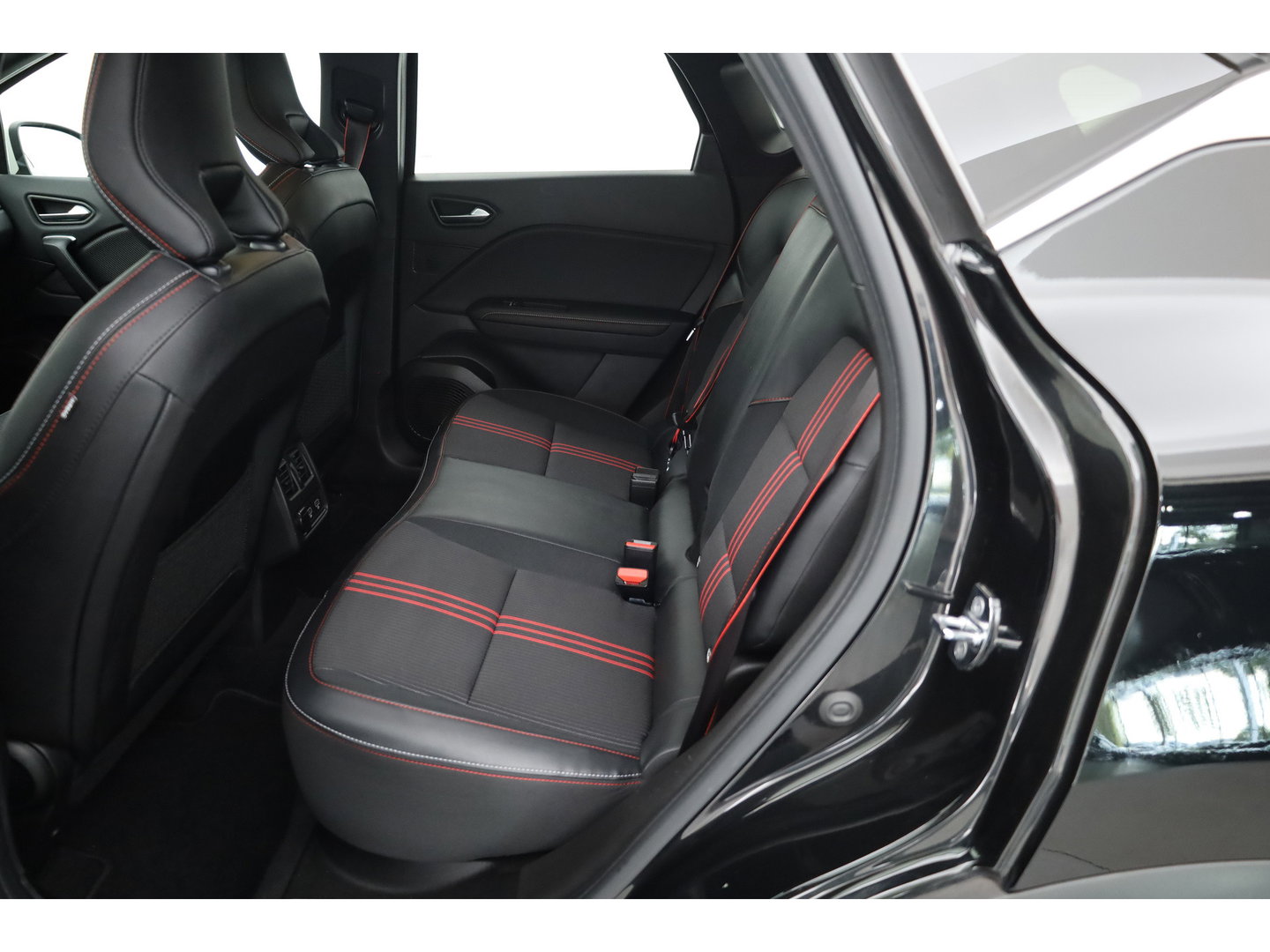 Renault Captur 1.3 mild hybrid 160 R.S. Line | Rijklaar! | Adapt. Cruise | 360cam | Apple Carplay | Navi | Keyless | Park Assist | Dodehoekdet.