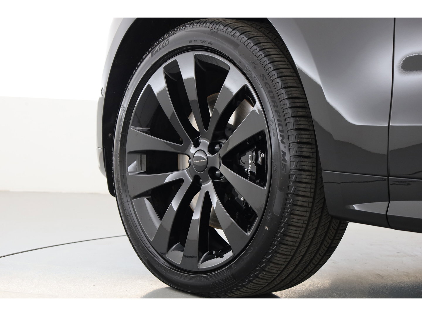 Land Rover Range Rover Sport P550e Autobiography PHEV | Achterasbesturing | Luchtvering | Black Pack | Massage + Ventilatie | Elek. Trekhaak | Comfort Pack| 23'' |