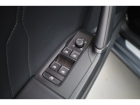 CUPRA Formentor 1.4 e-Hybrid VZ Performance | Rijklaar! | Adapt. Cruise | Camera + PDC | Stoel- Stuurverw. | All Season | 19'' | Navi