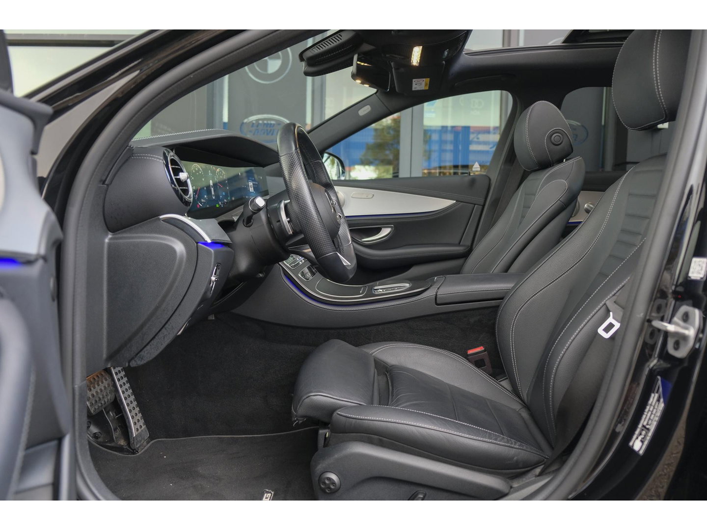 Mercedes-Benz E-Klasse E300e AMG 320pk Panoramadak Burmester Widescreen Leder NLauto 1e Eigenaar!