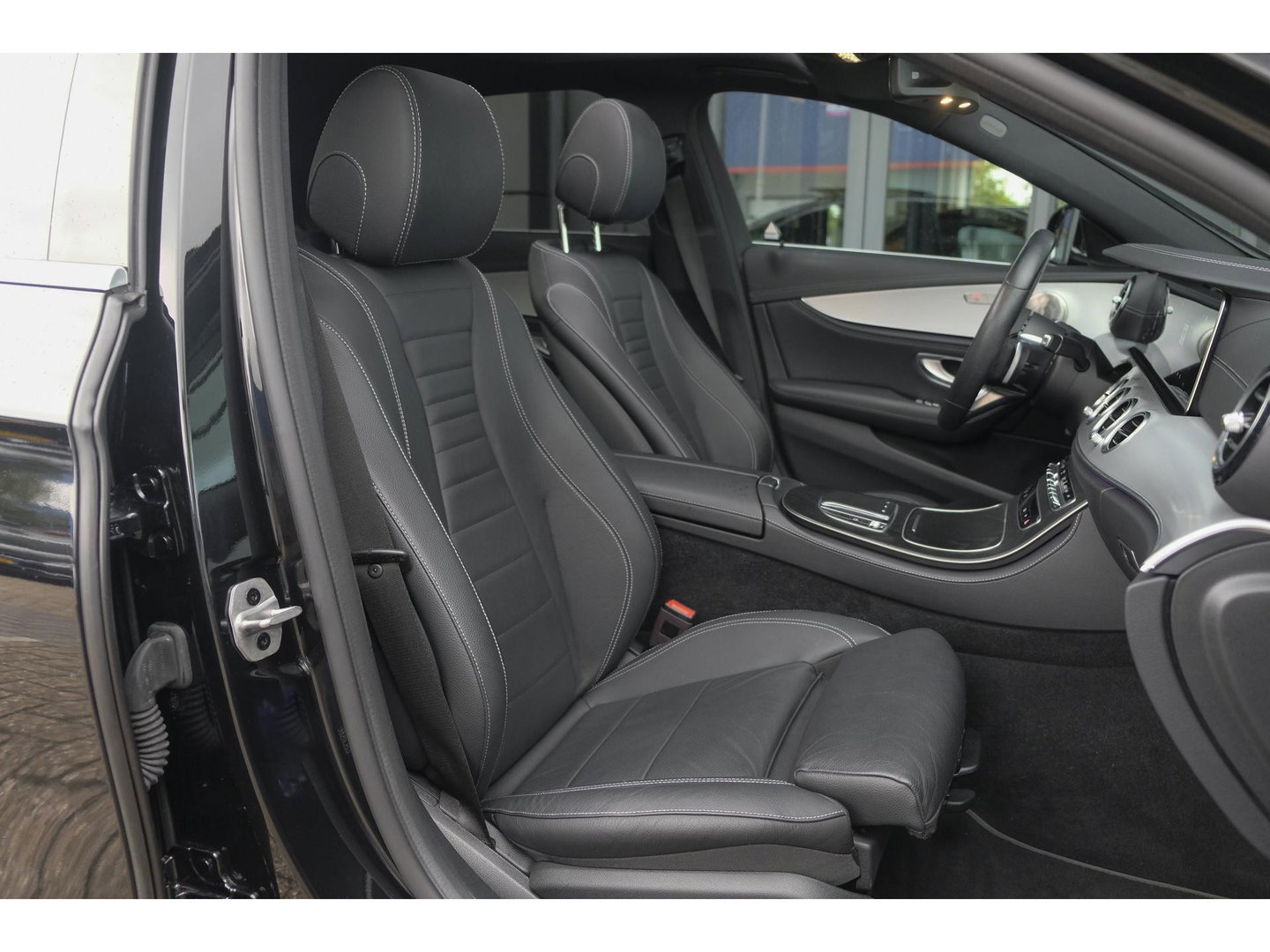 Mercedes-Benz E-Klasse E300e AMG 320pk Panoramadak Burmester Widescreen Leder NLauto 1e Eigenaar!