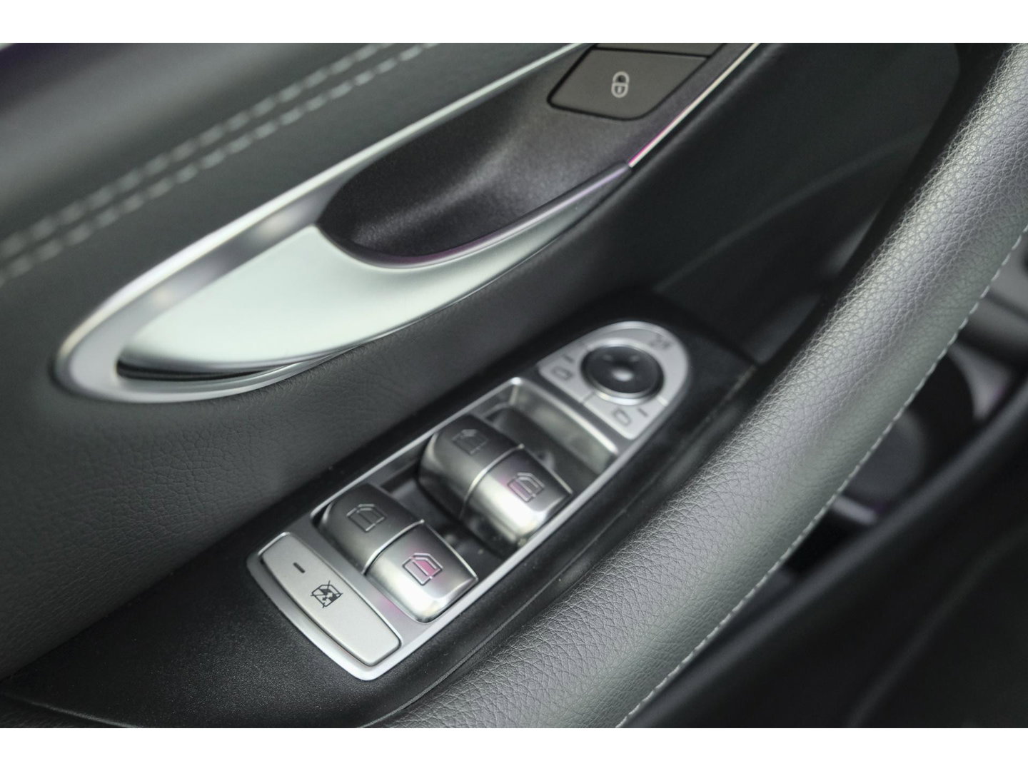 Mercedes-Benz E-Klasse E300e AMG 320pk Panoramadak Burmester Widescreen Leder NLauto 1e Eigenaar!