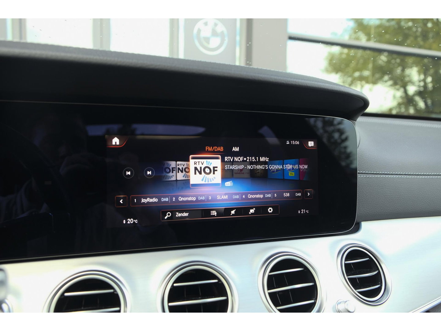 Mercedes-Benz E-Klasse E300e AMG 320pk Panoramadak Burmester Widescreen Leder NLauto 1e Eigenaar!