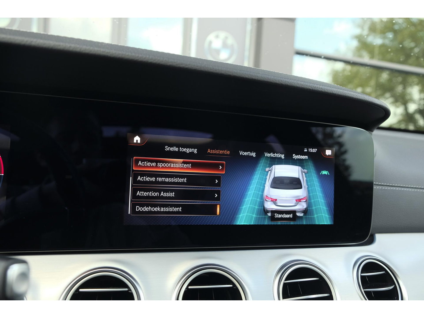 Mercedes-Benz E-Klasse E300e AMG 320pk Panoramadak Burmester Widescreen Leder NLauto 1e Eigenaar!