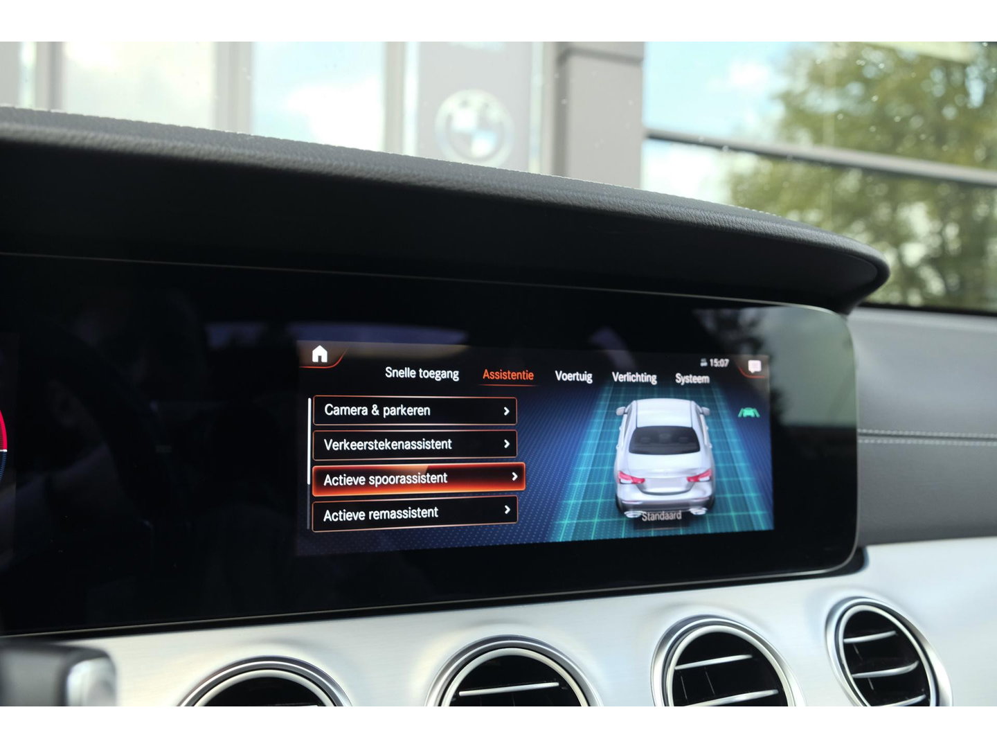 Mercedes-Benz E-Klasse E300e AMG 320pk Panoramadak Burmester Widescreen Leder NLauto 1e Eigenaar!