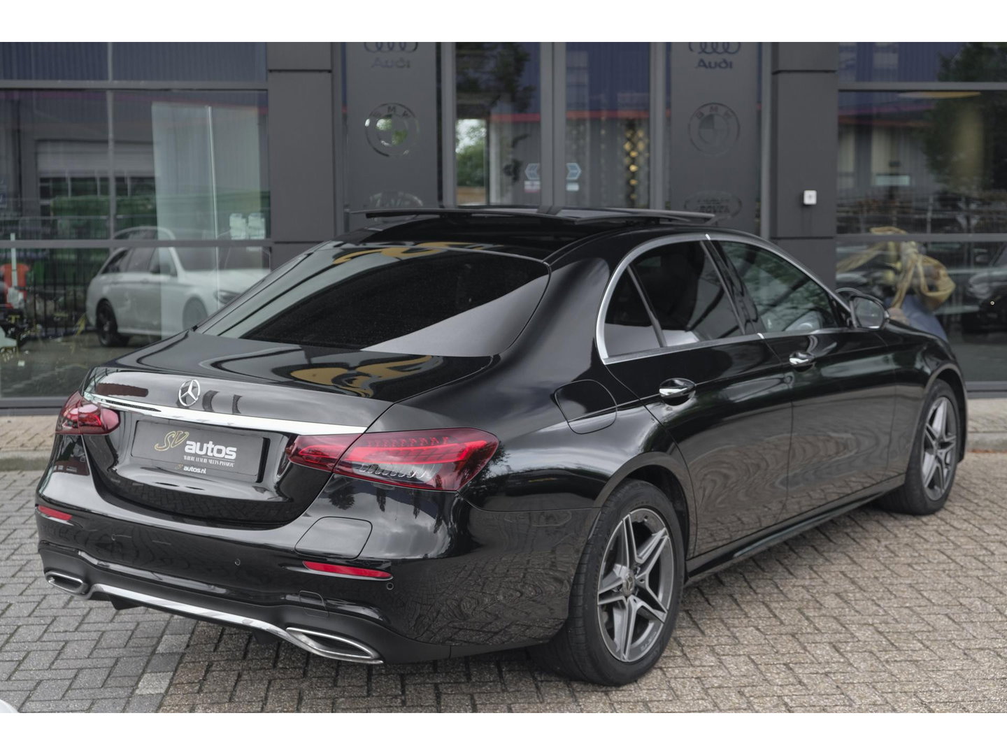 Mercedes-Benz E-Klasse E300e AMG 320pk Panoramadak Burmester Widescreen Leder NLauto 1e Eigenaar!
