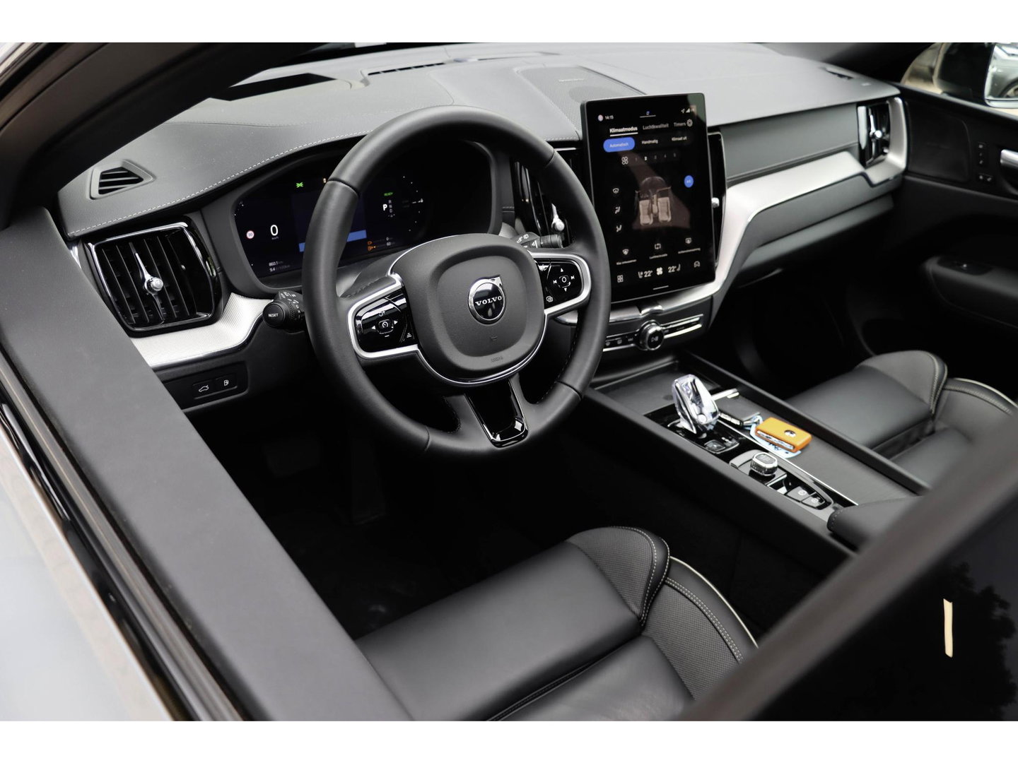 Volvo XC60 T6 AWD Ultra Black Edition Pano 360cam Harman Kardon Alarm klasse 3