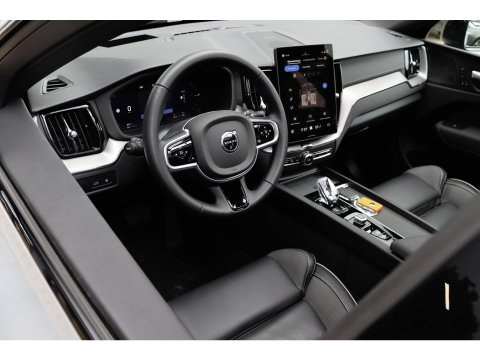 Volvo XC60 T6 AWD Ultra Black Edition Pano 360cam Harman Kardon Alarm klasse 3