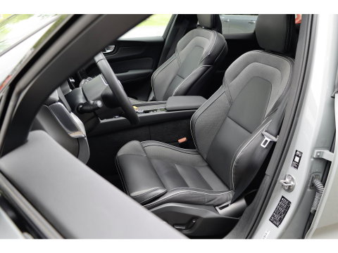 Volvo XC60 T6 AWD Ultra Black Edition Pano 360cam Harman Kardon Alarm klasse 3