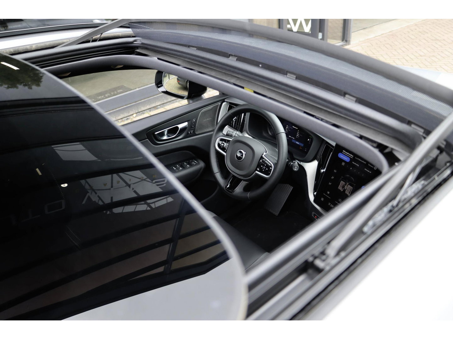 Volvo XC60 T6 AWD Ultra Black Edition Pano 360cam Harman Kardon Alarm klasse 3