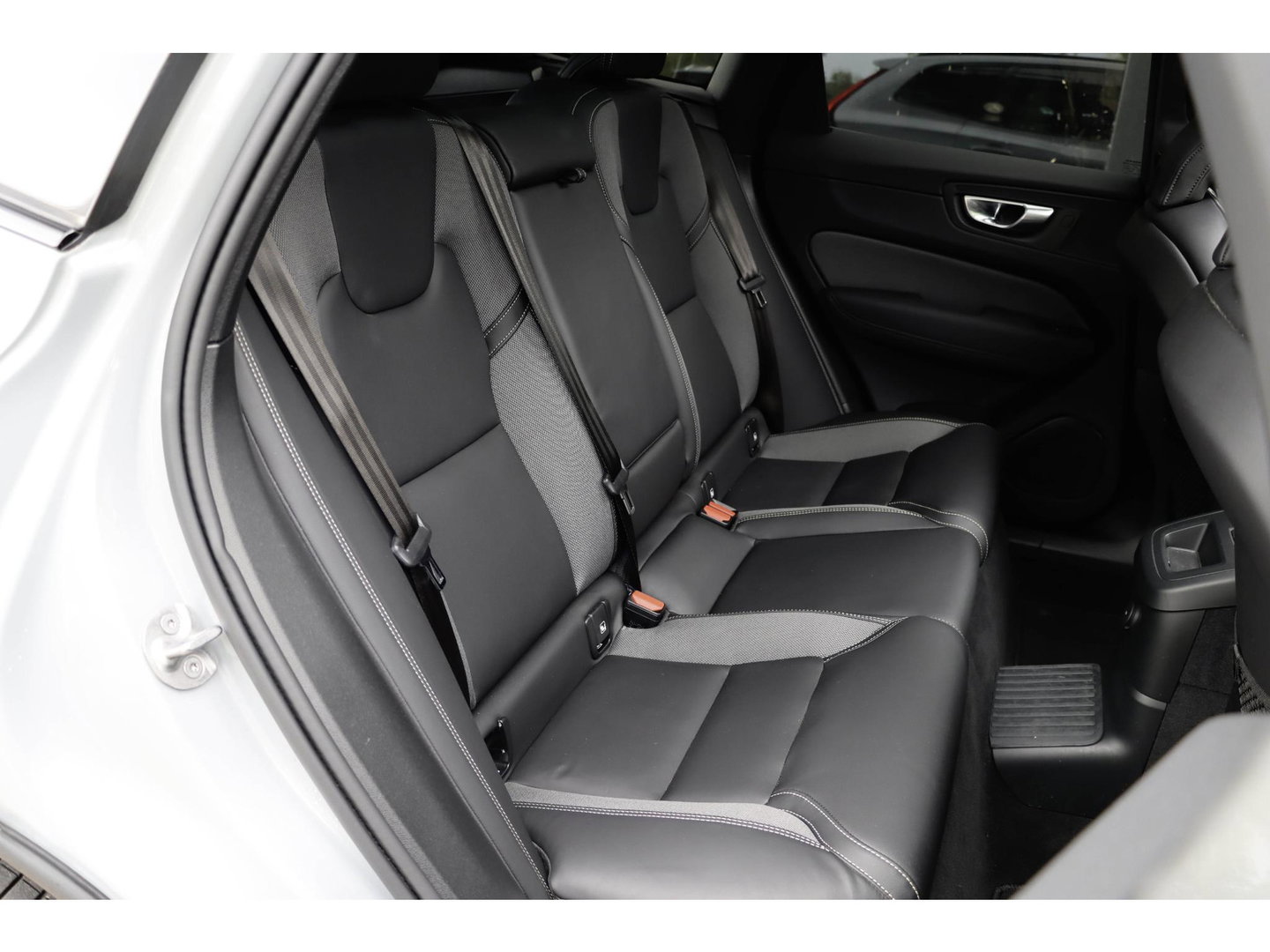 Volvo XC60 T6 AWD Ultra Black Edition Pano 360cam Harman Kardon Alarm klasse 3