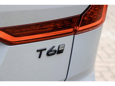 Volvo XC60 T6 AWD Ultra Black Edition Pano 360cam Harman Kardon Alarm klasse 3