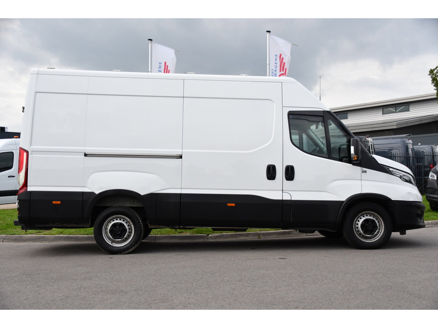 Iveco Daily 35C16V 2.3 352 H2 Edition Camera, Cruise, Airco, 3500kg Trekhaak, LED, Clima ,Radio, 160pk, Uniek!