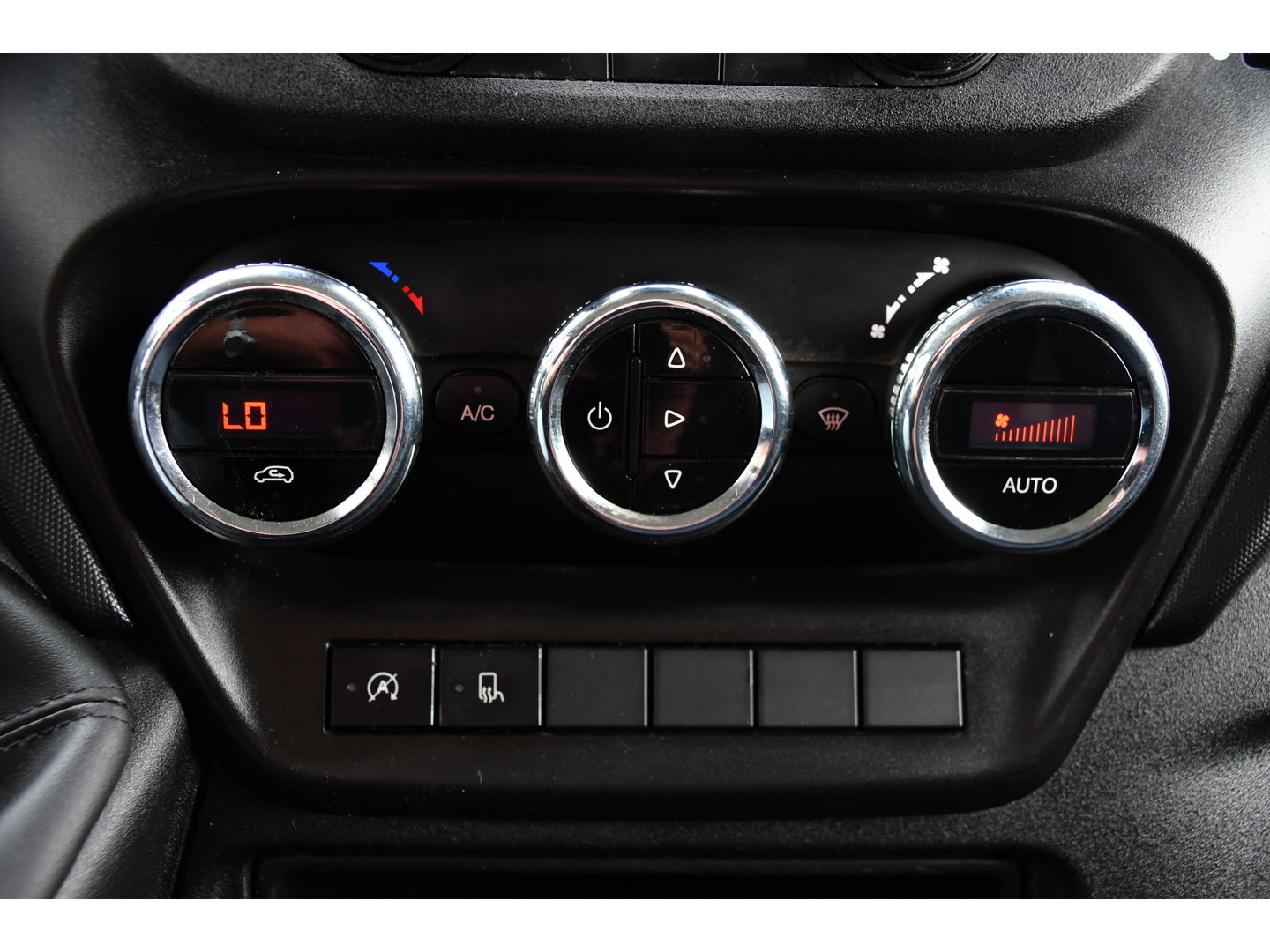 Iveco Daily 35C16V 2.3 352 H2 Edition Camera, Cruise, Airco, 3500kg Trekhaak, LED, Clima ,Radio, 160pk, Uniek!