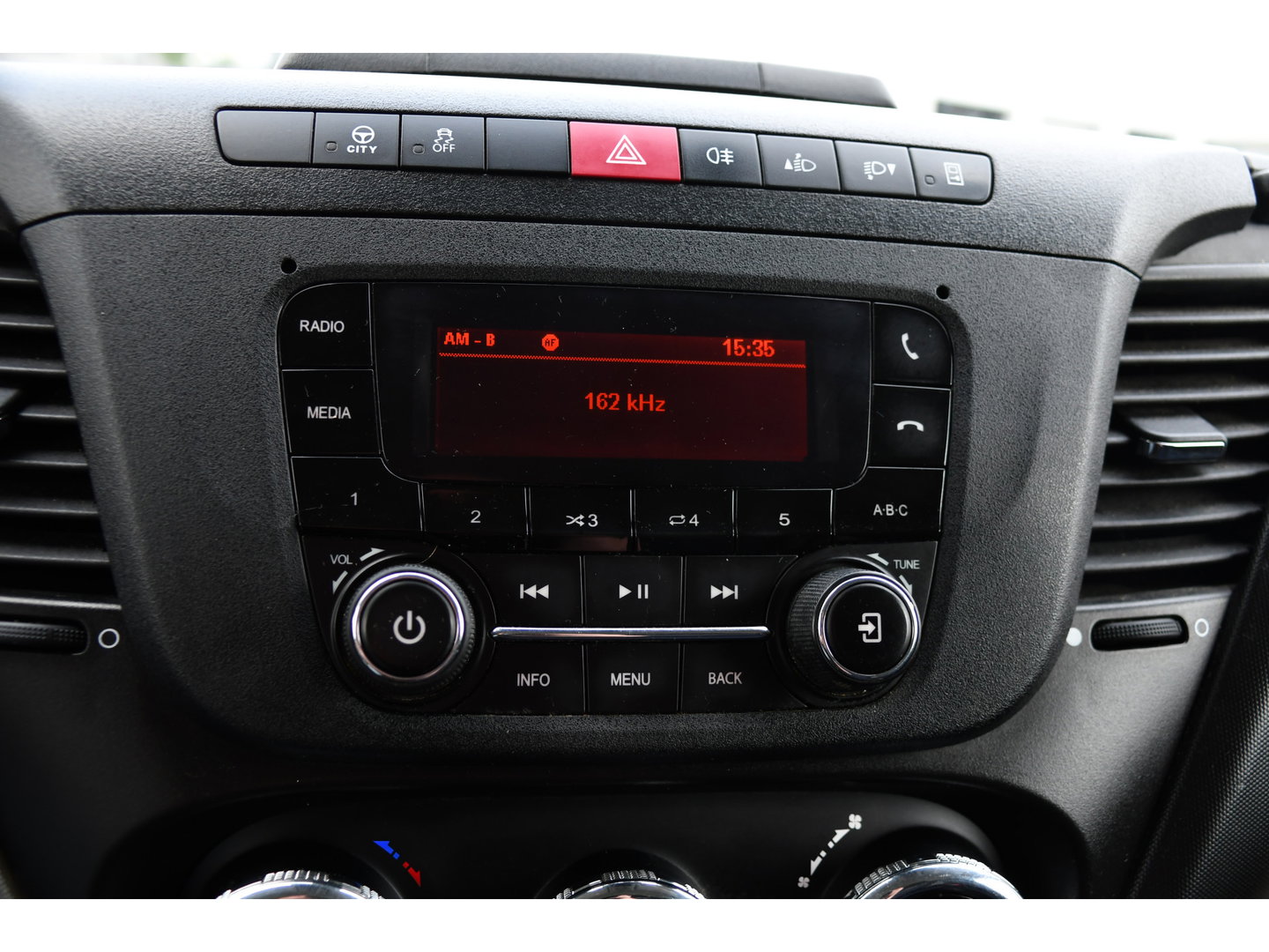 Iveco Daily 35C16V 2.3 352 H2 Edition Camera, Cruise, Airco, 3500kg Trekhaak, LED, Clima ,Radio, 160pk, Uniek!