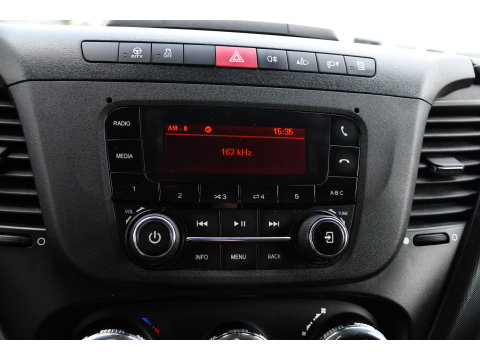 Iveco Daily 35C16V 2.3 352 H2 Edition Camera, Cruise, Airco, 3500kg Trekhaak, LED, Clima ,Radio, 160pk, Uniek!