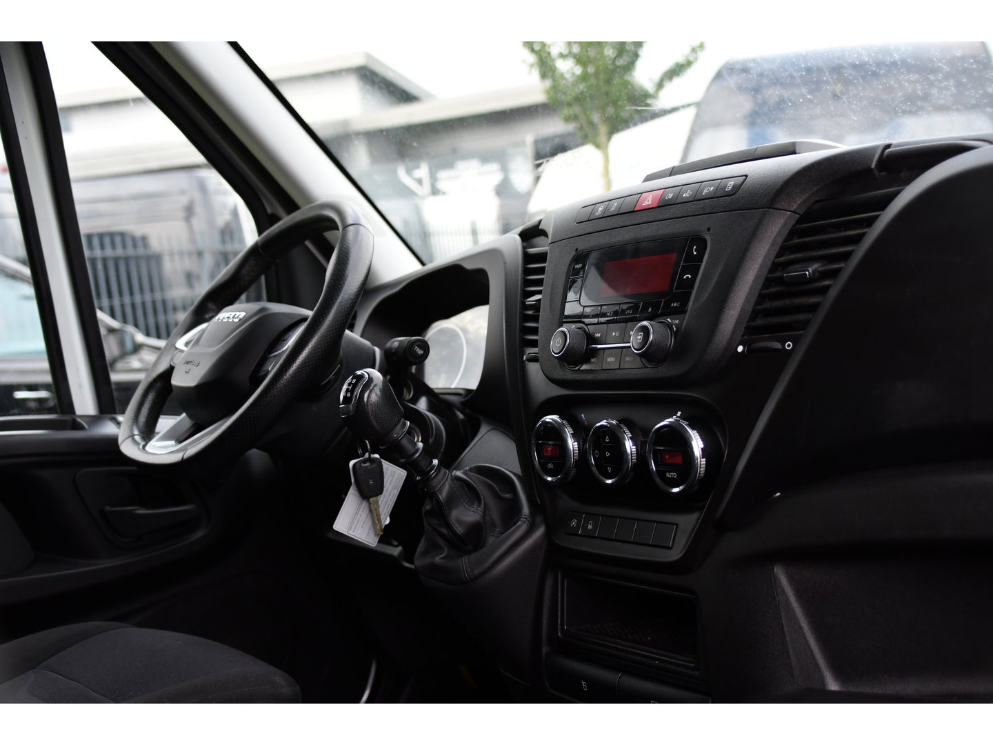 Iveco Daily 35C16V 2.3 352 H2 Edition Camera, Cruise, Airco, 3500kg Trekhaak, LED, Clima ,Radio, 160pk, Uniek!