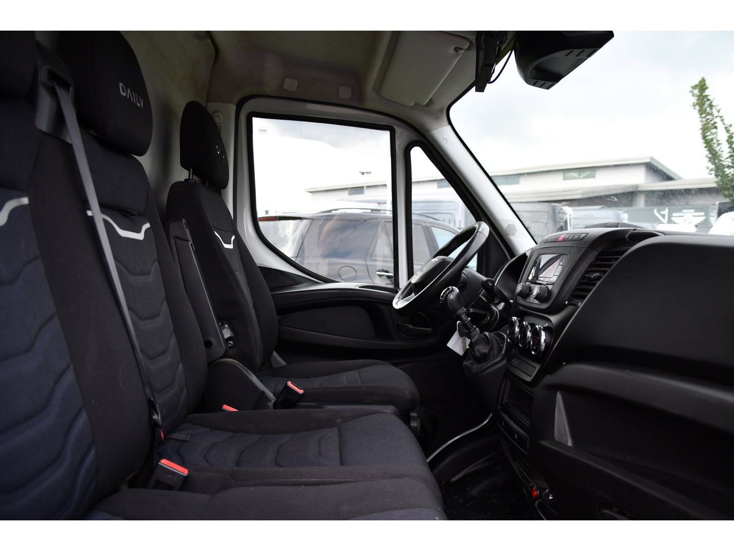 Iveco Daily 35C16V 2.3 352 H2 Edition Camera, Cruise, Airco, 3500kg Trekhaak, LED, Clima ,Radio, 160pk, Uniek!