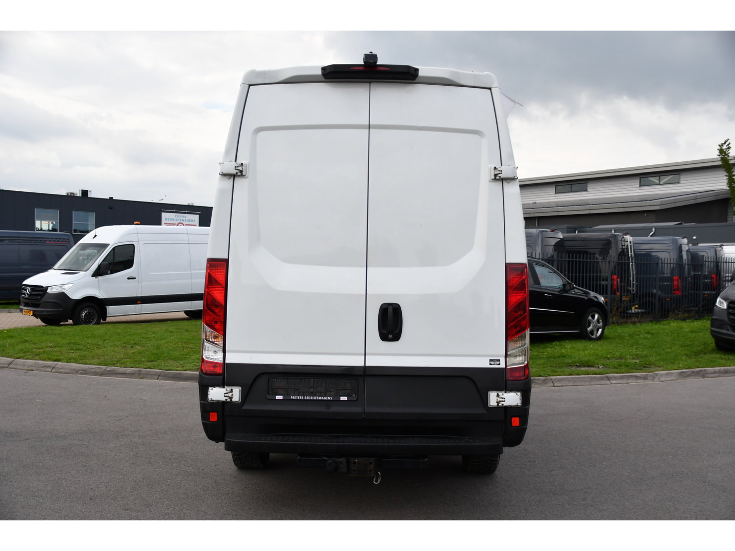 Iveco Daily 35C16V 2.3 352 H2 Edition Camera, Cruise, Airco, 3500kg Trekhaak, LED, Clima ,Radio, 160pk, Uniek!