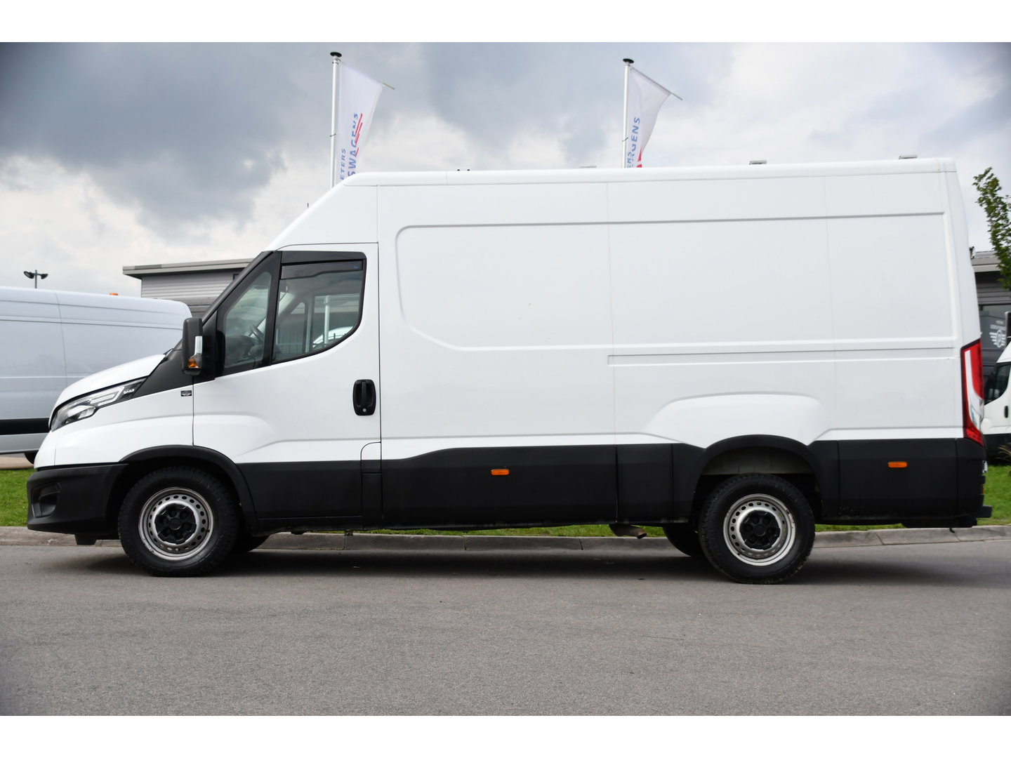 Iveco Daily 35C16V 2.3 352 H2 Edition Camera, Cruise, Airco, 3500kg Trekhaak, LED, Clima ,Radio, 160pk, Uniek!