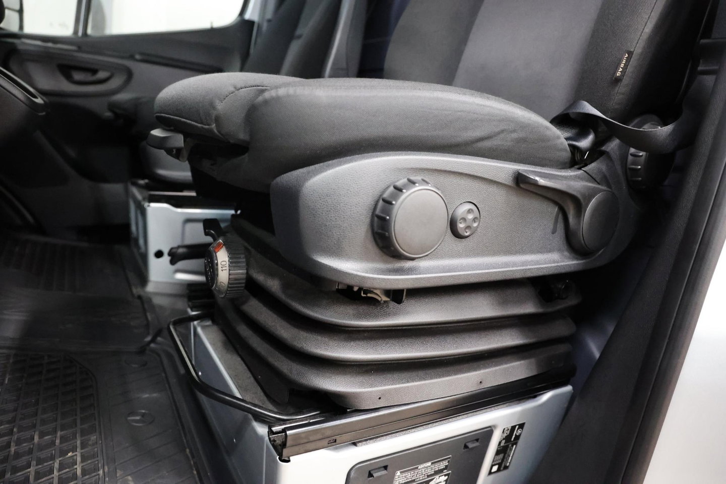 Mercedes-Benz Sprinter 317 L1H1 170PK 2000KG TREKVERMOGEN
