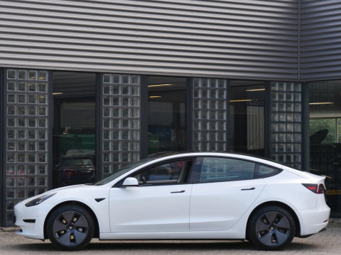 Tesla Model 3 RWD 60kWh PLUS/ WARMTEPOMP/ LFP ACCU/ TREKHAAK/ NL-AUTO 1STE EIGENAAR/ SOH 93%