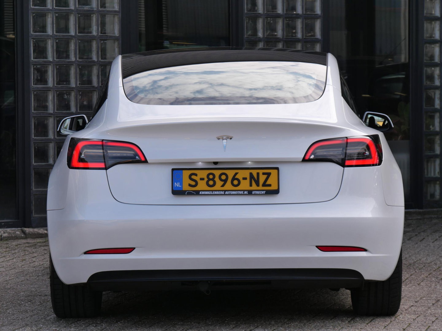 Tesla Model 3 RWD 60kWh PLUS/ WARMTEPOMP/ LFP ACCU/ TREKHAAK/ NL-AUTO 1STE EIGENAAR/ SOH 93%