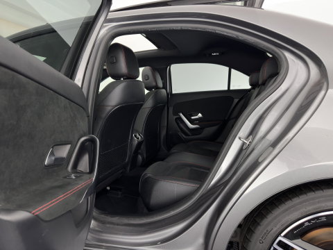 Mercedes-Benz A-Klasse 200 AMG Sportpack Business Solution (INCL-BTW) Aut. *PANO | LEATHER-MICROFIBRE | FULL-LED | HEATED-SPORTSEATS | WIDESCREEN-DIGIOCKPIT | DAB+ | NAVI-FULLMAP | CAMERA | PRIVACYGLASS | SHIFTPADDLES | 18''ALU*