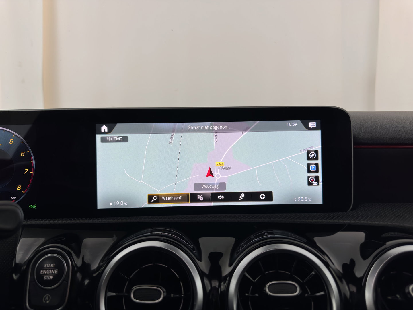 Mercedes-Benz A-Klasse 200 AMG Sportpack Business Solution (INCL-BTW) Aut. *PANO | LEATHER-MICROFIBRE | FULL-LED | HEATED-SPORTSEATS | WIDESCREEN-DIGIOCKPIT | DAB+ | NAVI-FULLMAP | CAMERA | PRIVACYGLASS | SHIFTPADDLES | 18''ALU*