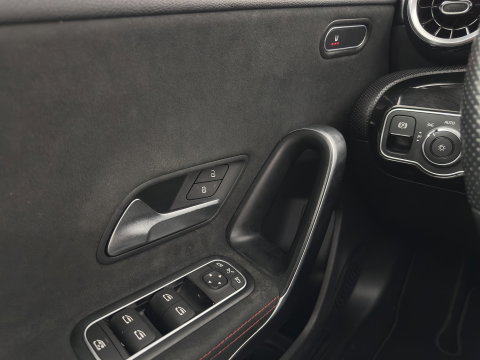 Mercedes-Benz A-Klasse 200 AMG Sportpack Business Solution (INCL-BTW) Aut. *PANO | LEATHER-MICROFIBRE | FULL-LED | HEATED-SPORTSEATS | WIDESCREEN-DIGIOCKPIT | DAB+ | NAVI-FULLMAP | CAMERA | PRIVACYGLASS | SHIFTPADDLES | 18''ALU*