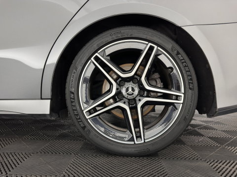 Mercedes-Benz A-Klasse 200 AMG Sportpack Business Solution (INCL-BTW) Aut. *PANO | LEATHER-MICROFIBRE | FULL-LED | HEATED-SPORTSEATS | WIDESCREEN-DIGIOCKPIT | DAB+ | NAVI-FULLMAP | CAMERA | PRIVACYGLASS | SHIFTPADDLES | 18''ALU*