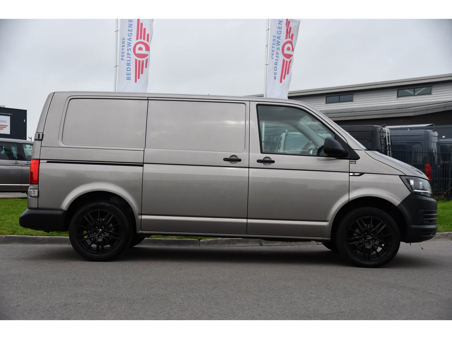 Volkswagen Transporter 2.0 TDI L1H1 PB Edition Camera, Airco, Trekhaak, Multimedia, 85pk, Radio, Uniek!