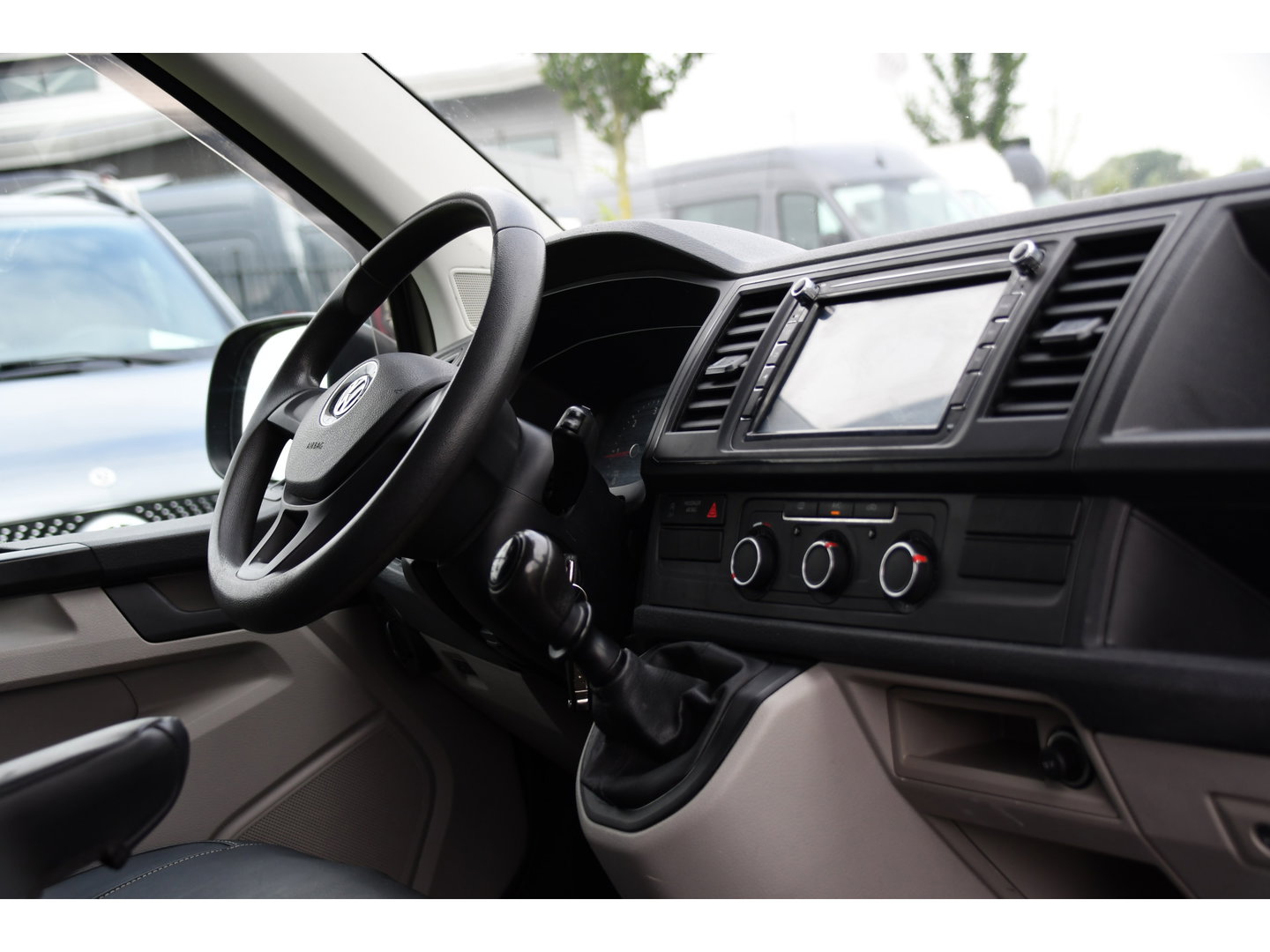 Volkswagen Transporter 2.0 TDI L1H1 PB Edition Camera, Airco, Trekhaak, Multimedia, 85pk, Radio, Uniek!