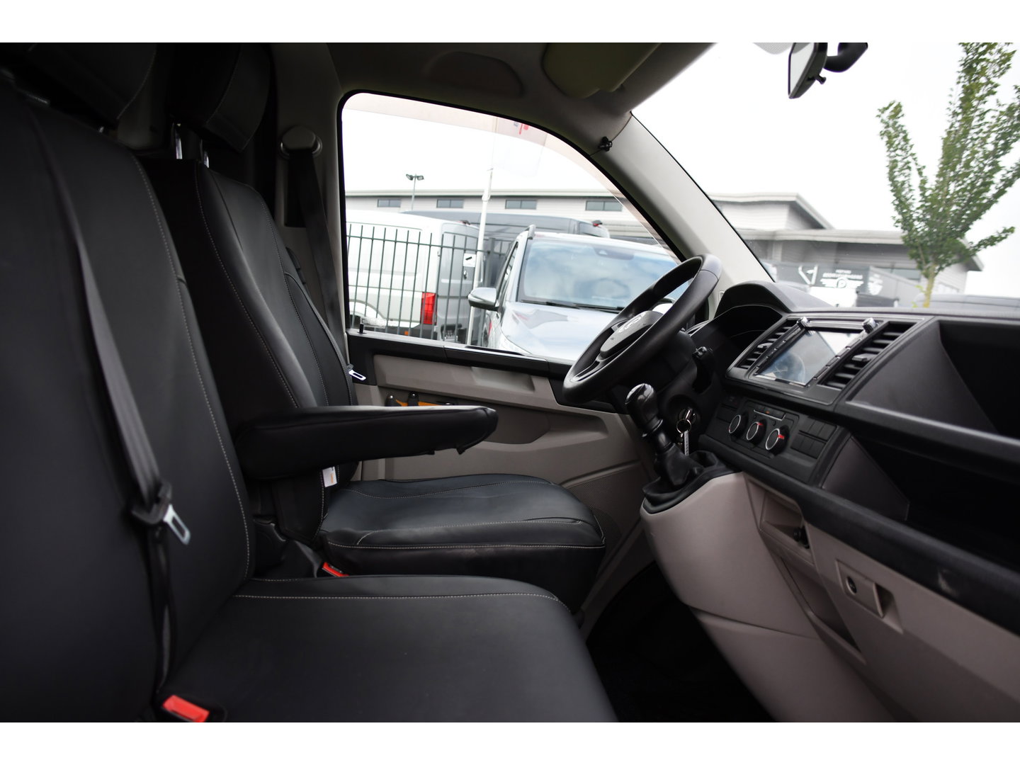 Volkswagen Transporter 2.0 TDI L1H1 PB Edition Camera, Airco, Trekhaak, Multimedia, 85pk, Radio, Uniek!