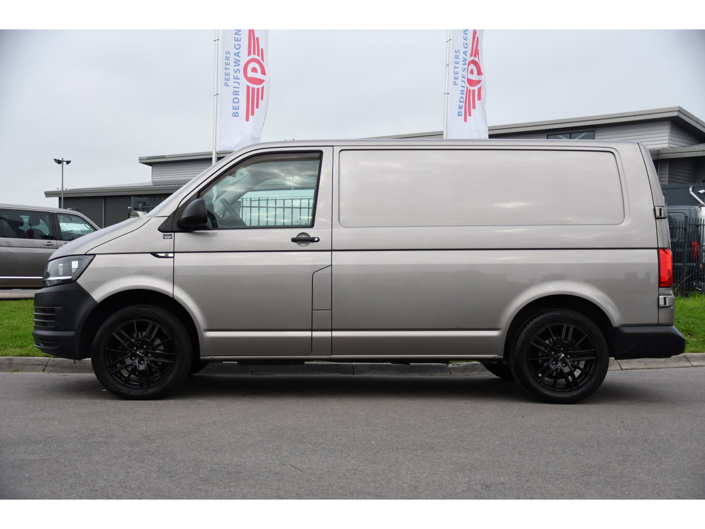 Volkswagen Transporter 2.0 TDI L1H1 PB Edition Camera, Airco, Trekhaak, Multimedia, 85pk, Radio, Uniek!