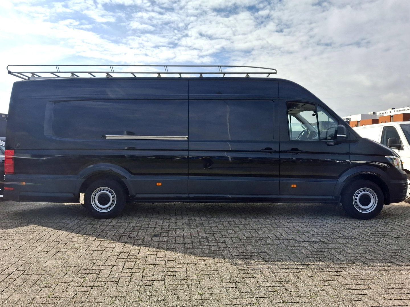 Volkswagen Crafter 35 2.0 TDI L5H3 177PK AUTOMAAT MARGE | ADAPTIVE CRUISE | LUCHTVERING | ZWART | VOORRUITVERWARMING | IMPERIAL
