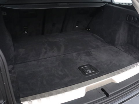 BMW 3 Serie Touring 330e High Executive | SOH 91,4% | Cruise control | Head-up | Stoelverwarming | Trekhaak | Climate control | Park assist | Carplay | Full LED | Elektrische achterklep