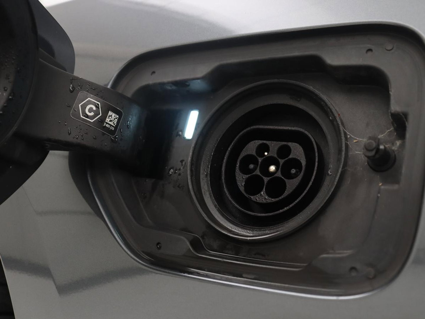 BMW 3 Serie Touring 330e High Executive | SOH 91,4% | Cruise control | Head-up | Stoelverwarming | Trekhaak | Climate control | Park assist | Carplay | Full LED | Elektrische achterklep