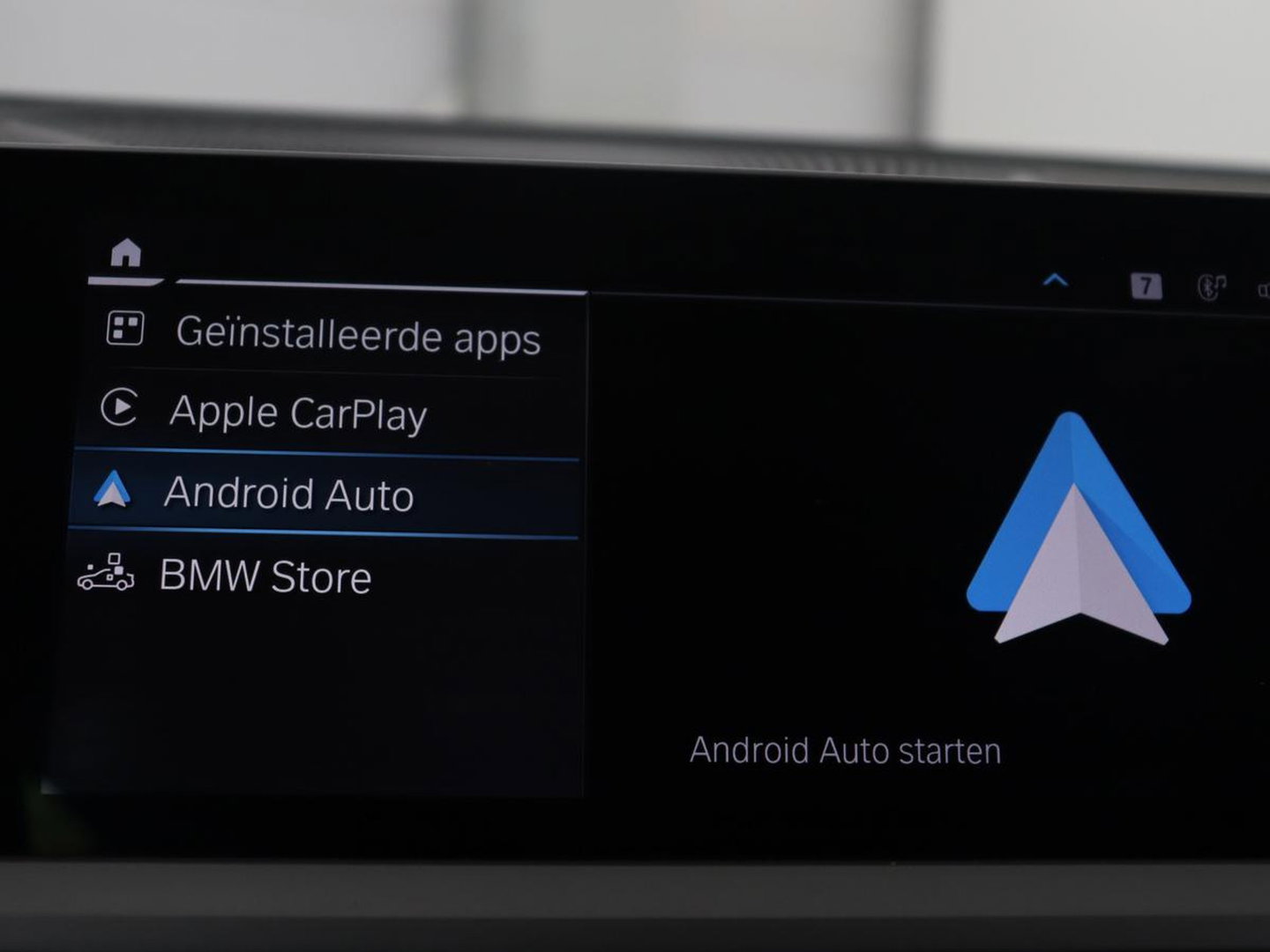 BMW 3 Serie Touring 330e High Executive | SOH 91,4% | Cruise control | Head-up | Stoelverwarming | Trekhaak | Climate control | Park assist | Carplay | Full LED | Elektrische achterklep